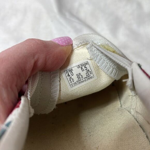 Vans Classic Slip On Red Roses Sneakers. Size 5.5 - Picture 7 of 7